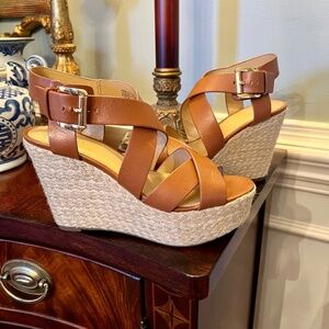 NWOB Michael Kors Celia Luggage Brown Leather & Jute Wedge Sandals Shoes Sz 7.5